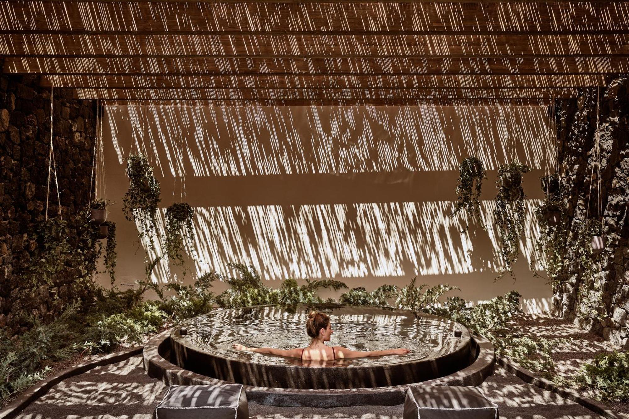 Istoria, A Member Of Design Hotels Периволос Екстериор снимка